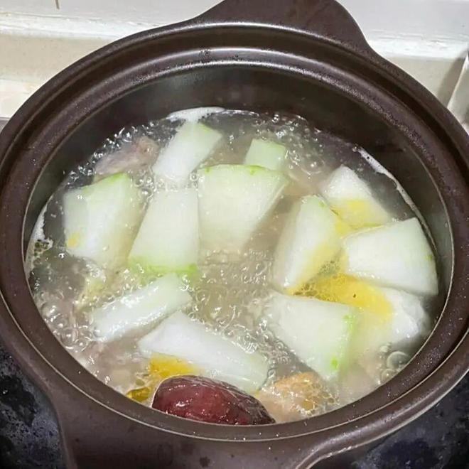 碗汤滋阴润燥连喝3天浑身都滋润！不朽情缘手机版昨日已出伏多喝这3(图2)